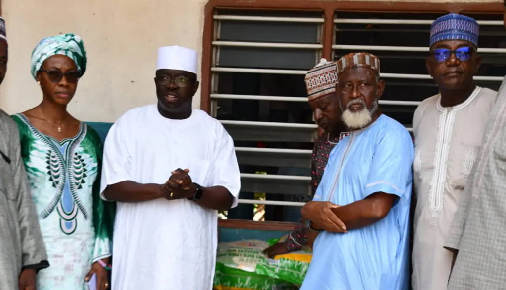 Don de vivres à la mosquée par le Port Autonome de Lomé