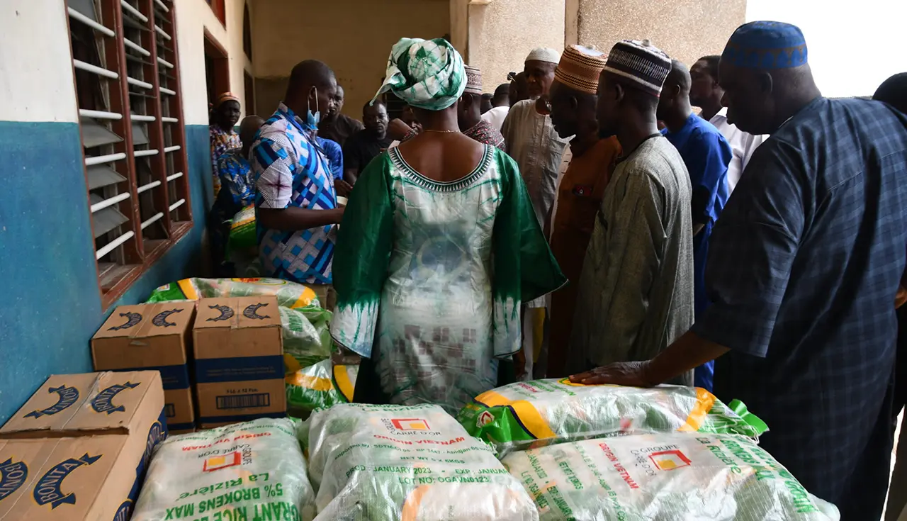 don de vivres a la mosquee par le port autonome de lome 2