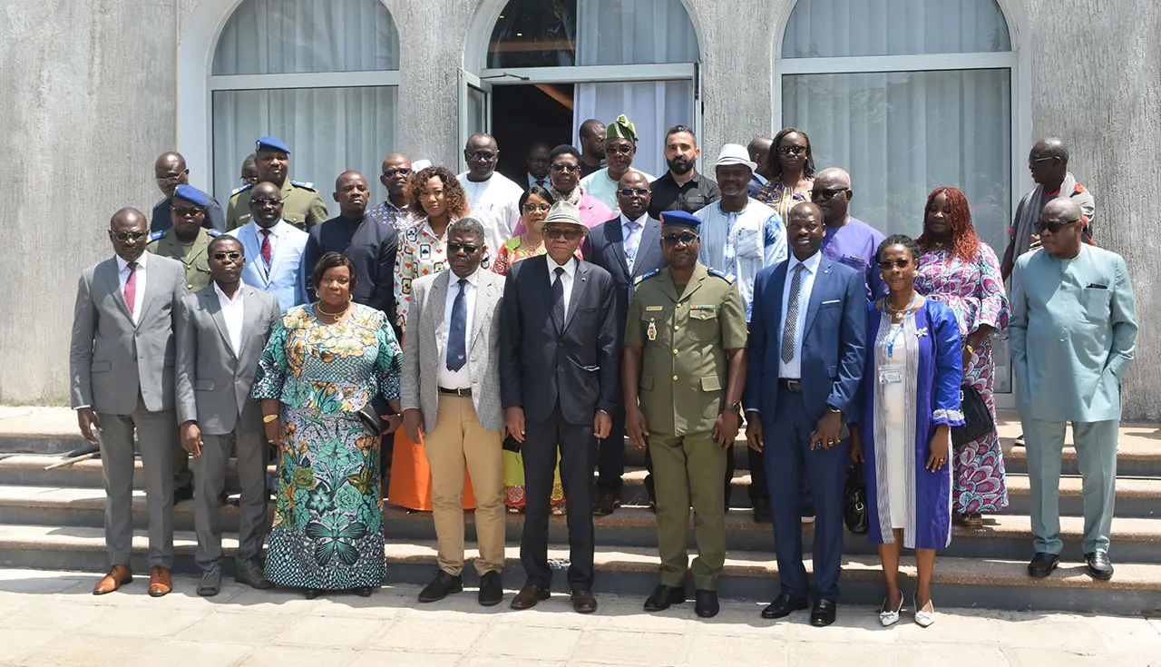 photo de famille des 30 ans de l a2pl