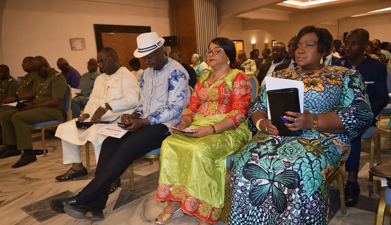 vue partielle des participants a la celebration du jubile de perle de l a2pl