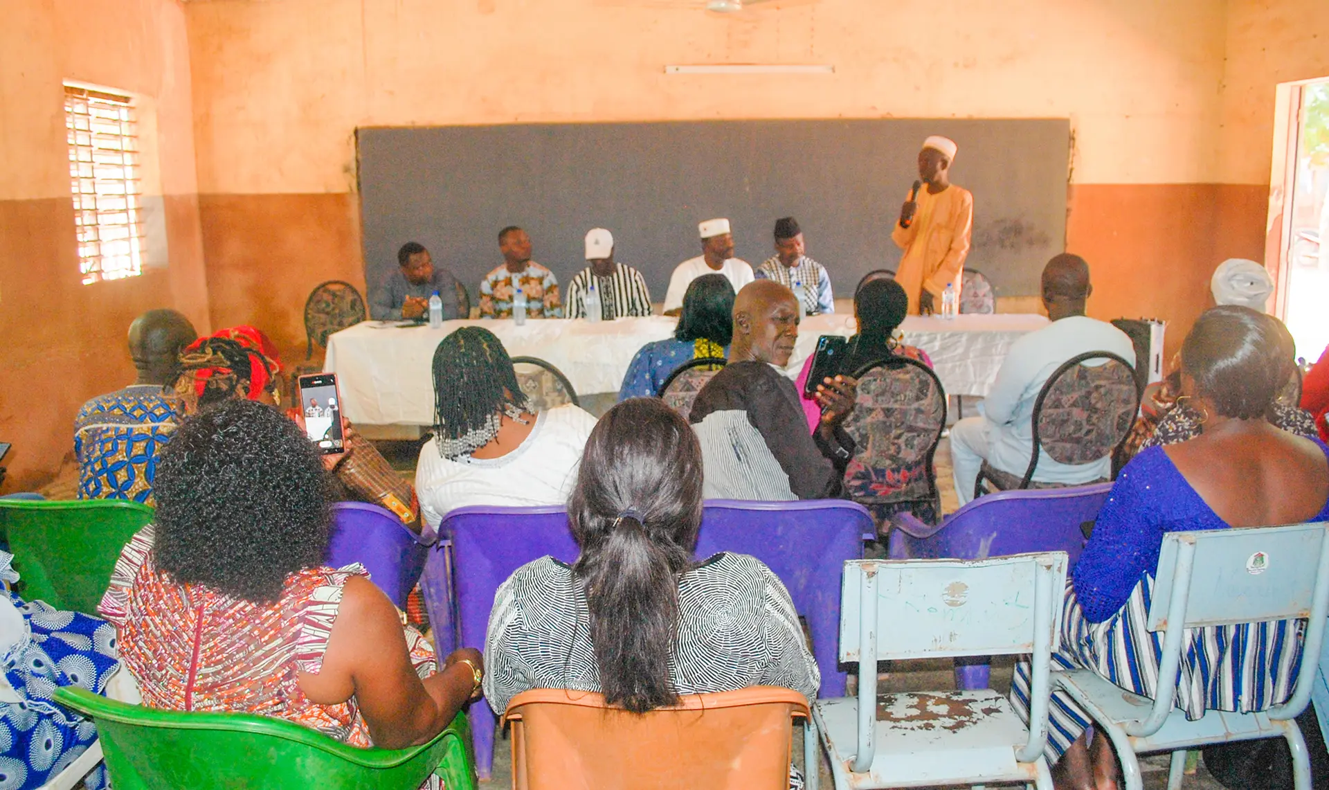 don du port autonome de lome a l ecole nemin en presence des responsables et parents d eleves